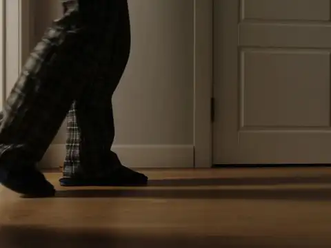 Flat Slippers Without Support Can Be Worse Than Barefoot