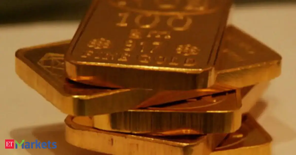 Gold set for fourth monthly fall on bets of Fed rate hikes