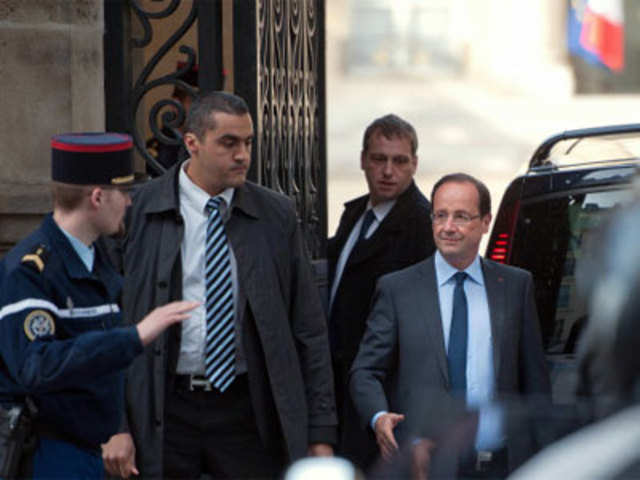 Francois Hollande arrives at presidential Elysee Palace