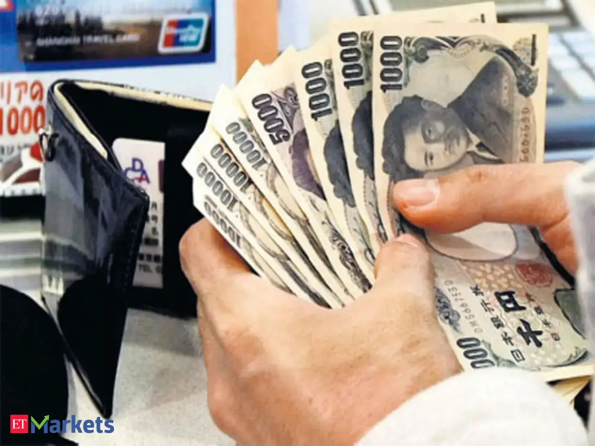 Yen sinks to four-decade low as dollar gets yields boost