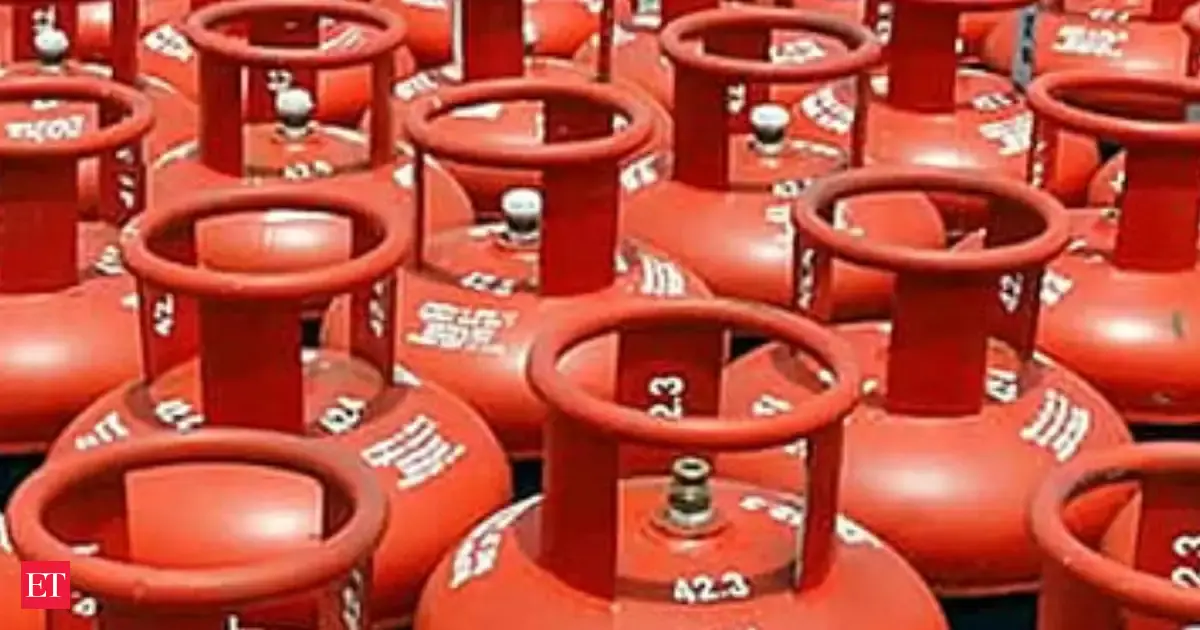 Commercial LPG gets cheaper by ₹183.50 