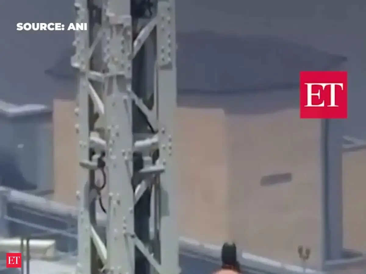 Marriage proposal atop Empire State Building ends in arrest for Russian daredevil couple