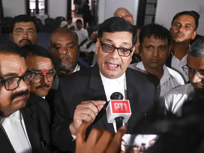 Faizabad Bar Association president addresses media at district court
