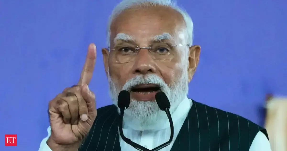 Pm Modi Celebrates Young Innovators At Gujarats Semiconductor Facility Inspiring Personal Journeys And Global Opportunit