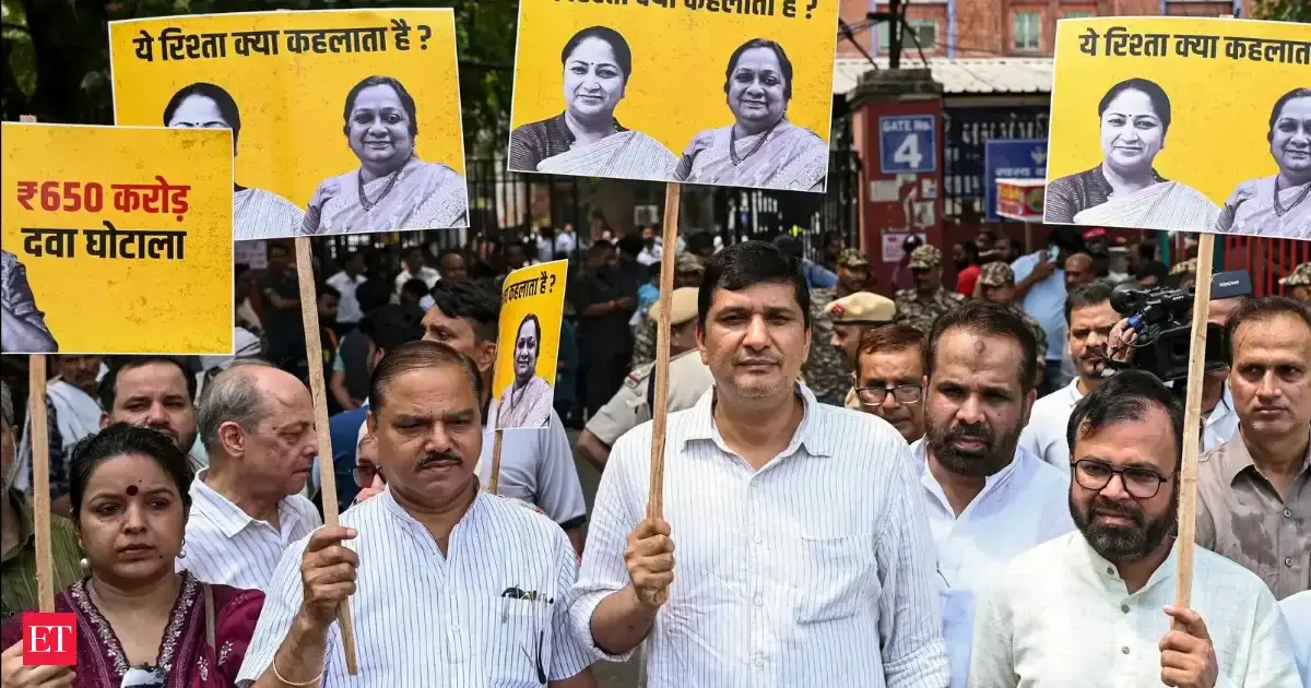 Delhi AAP protest outside LNJP Hospital alleging Rs 650 crore health scam