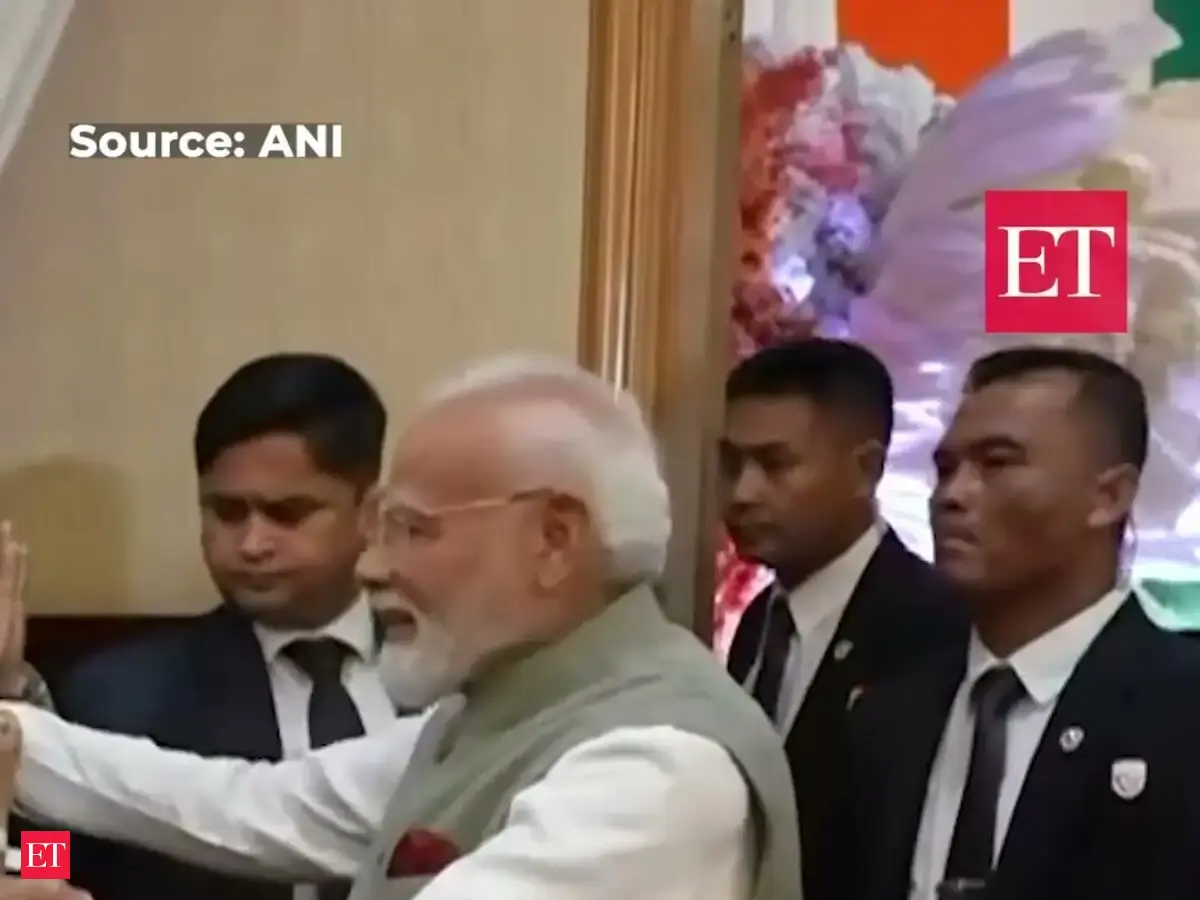 Indian Diasporas Warm Welcome For Pm Narendra Modi In Jakarta Indonesia