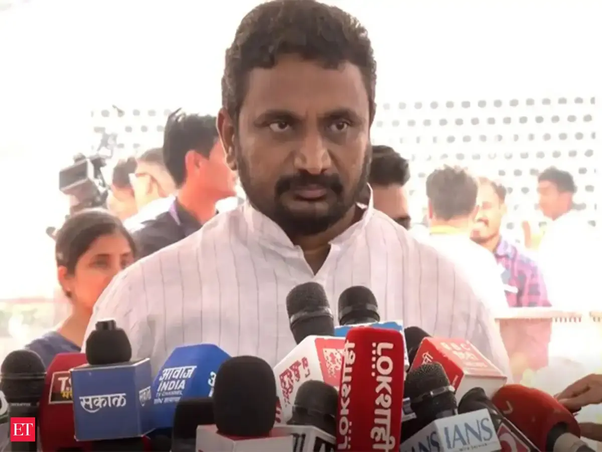 'मिसिंग लिंक' श्रेय विवाद: अमोल मिटकरी ने अजीत पवार की अनदेखी पर देवेंद्र फडणवीस पर साधा निशाना