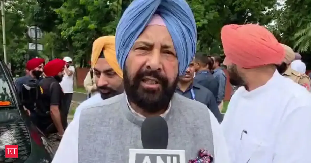Punjab BJP chief accuses AAP govt of hijacking civic polls, submits memorandum to Governor