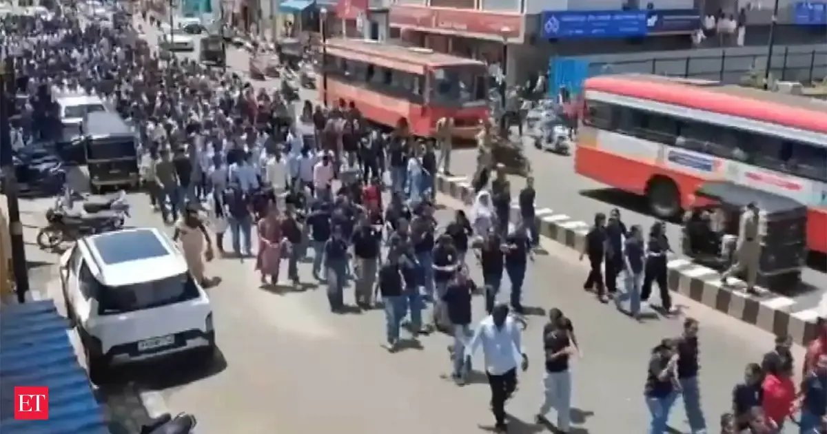 Karnataka: Youth Congress protests in Ballari, demands Dharmendra Pradhan's resignation over NEET issues
