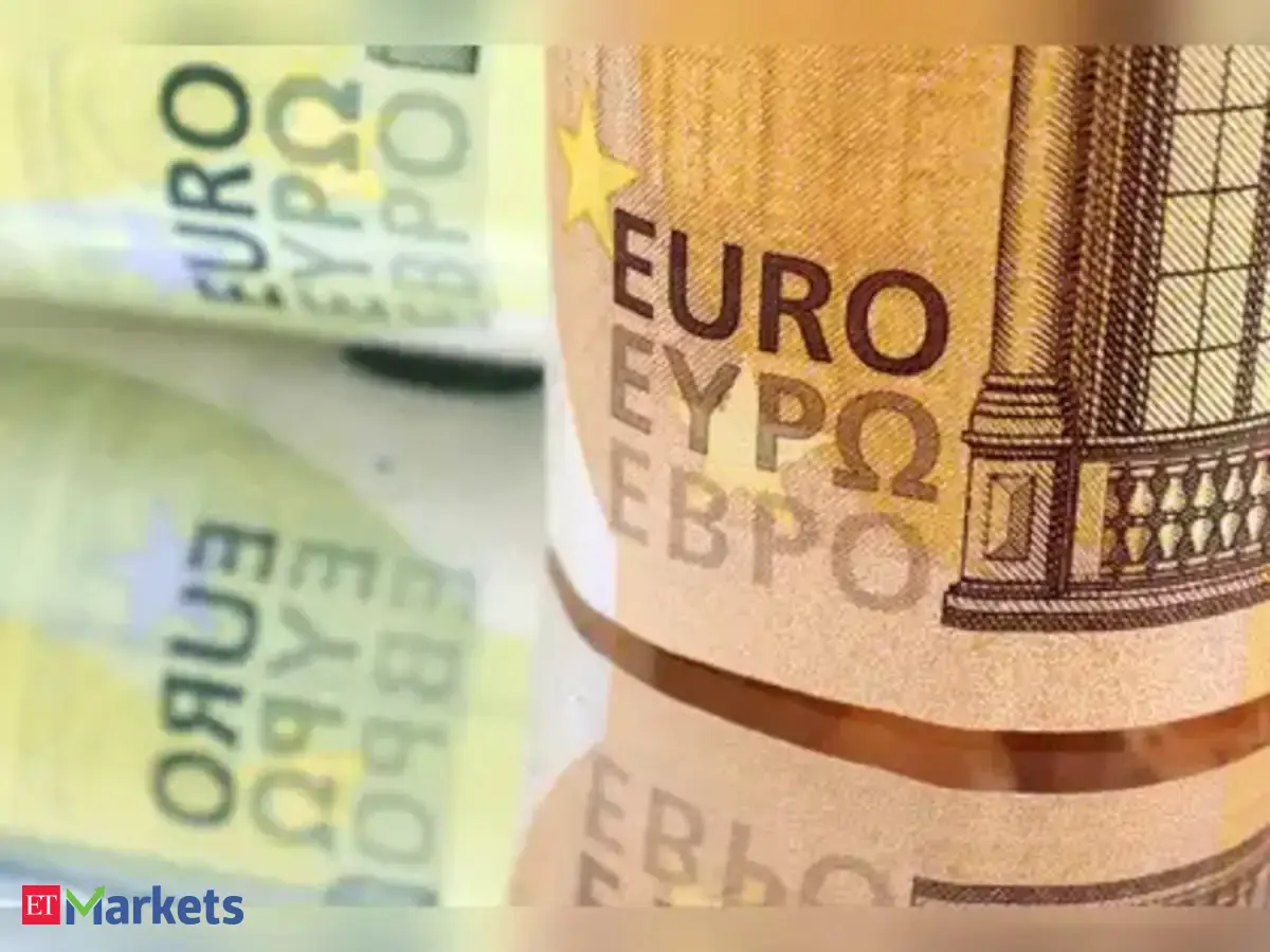 Euro zone bond yields tick higher along with oil prices after big swings