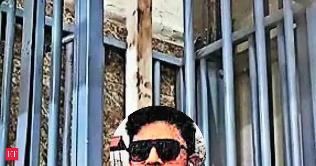 B'luru man dies after head gets stuck outside lift
