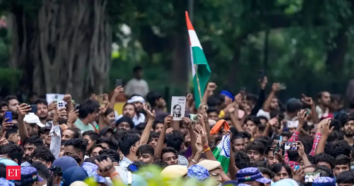 Protests in several Gujarat cities supporting CJP's 'Sansad Chalo' march, Wangchuk; some detained