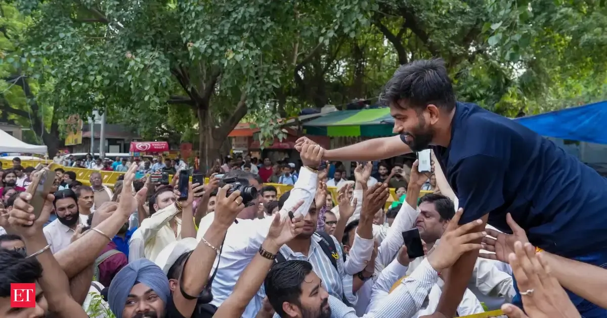 https://img.etimg.com/thumb/msid-132619258,width-1200,height-630,imgsize-297080,overlay-economictimes/articleshow.jpg