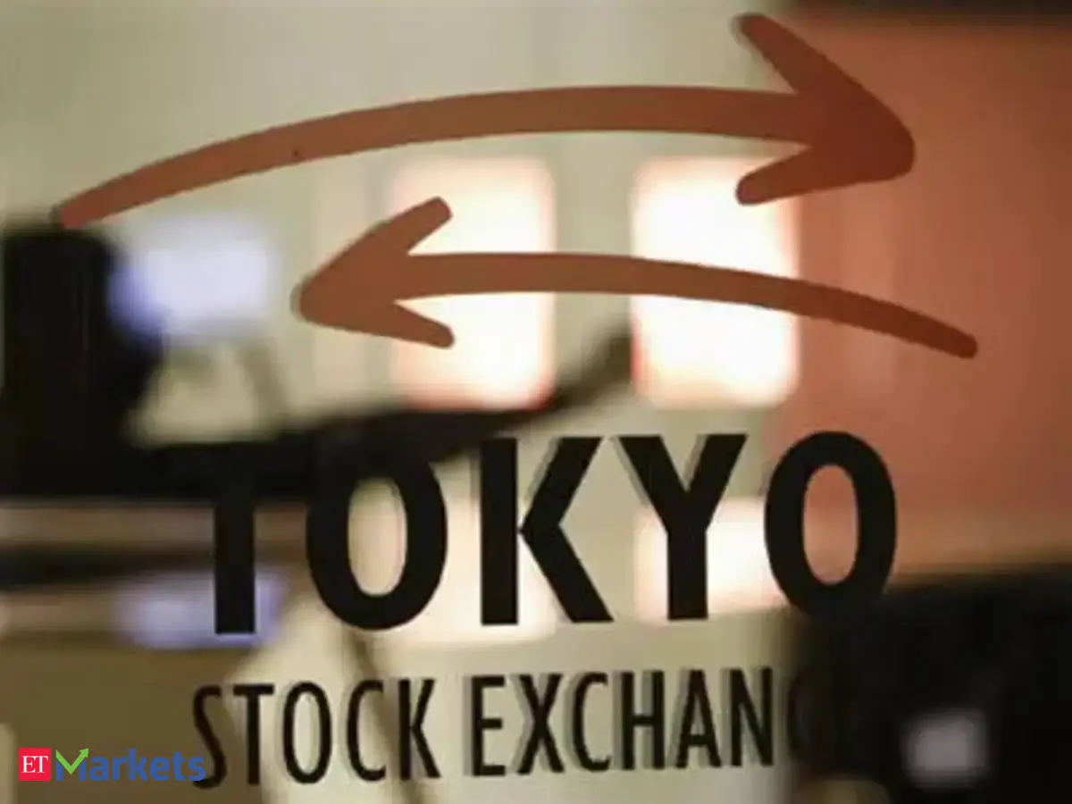 Japan's Nikkei trades sideways as investors await earnings