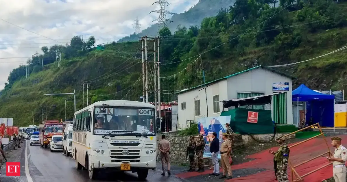 Amarnath Yatra: Pilgrims' 20th batch crosses Chanderkote under tight security
