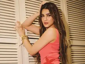 At 36, Kriti Sanon stuns with her Cocktail 2 toned body look. Actress' trainer replaced extreme cardio for incline walks. Top 5 benefits explained