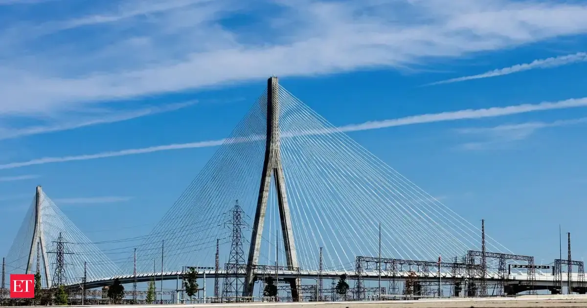 US-Canada bridge opens as trade disputes test ties 