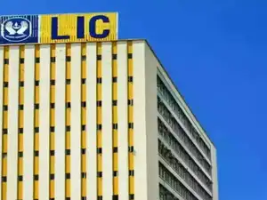 Shatmanyu Shrivastava has been appointed as the new Chief Financial Officer of LIC, replacing Sunil Agarwal.