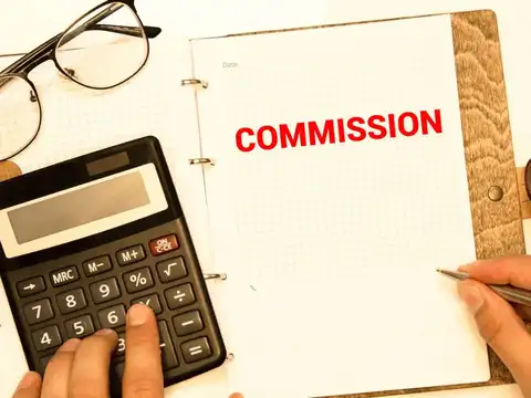 When will the 8th Pay Commission submit its report?