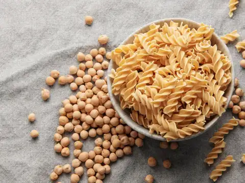 Chickpea Pasta With Garlic And Broccoli
