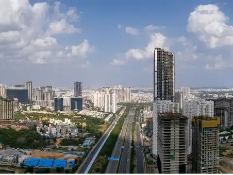  Financial District & Nanakramguda: Walk-to-Work premium