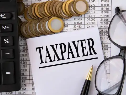 Documents salaried taxpayers and capital gains taxpayers should keep