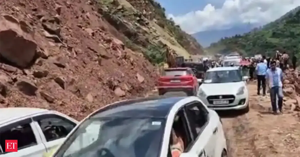 Controlled blasting by NHAI clears massive boulders on Jammu-Srinagar National Highway