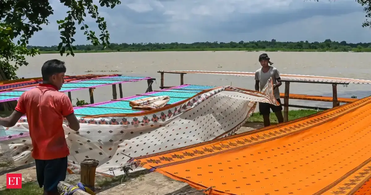 Govt aims to raise weavers’ annual income to Rs 6 lakh, launches handloom tech centre