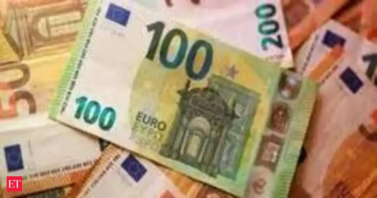 Euro zone services revival drives activity in July but outlook clouded by Iran war, PMI shows