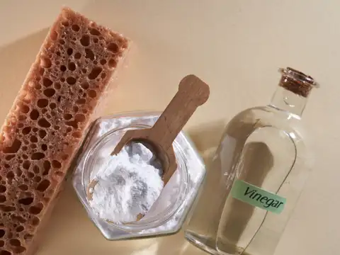 Use baking soda and white vinegar for white sneakers