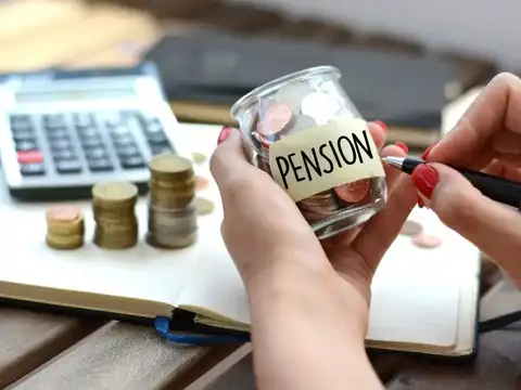 Who gets EPS pension and how is it calculated?