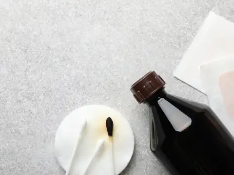 Clean corners with cotton buds and vinegar