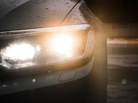 How the DIY headlight restoration method works