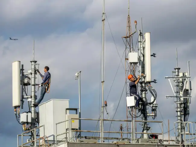 SC refuses to stay Bombay HC order quashing ₹3,300-cr spectrum levy