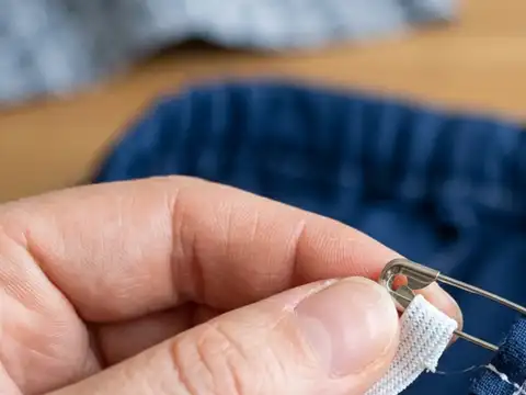 Thread elastic through a casing