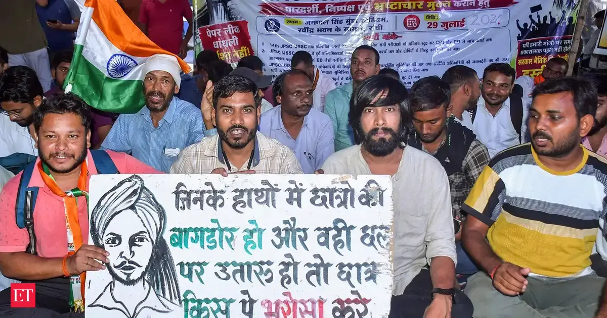 Jharkhand Governor accepts resignations of three JPSC members amid aspirants' protest
