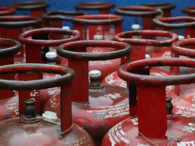 Fuel retailers' revenue loss on subsidized LPG narrowed to Rs 188 per cylinder in August