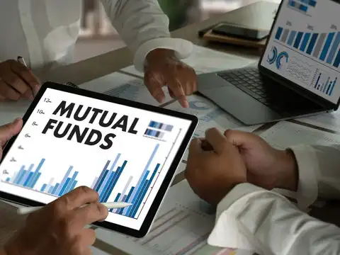 Direct vs regular mutual funds: There is a middle path    