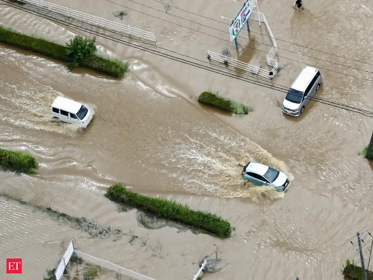 Japan torrential rain: 4 dead, over 400,000 ordered to evacuate as severe flooding hits eastern region; PM Takaichi pledges support