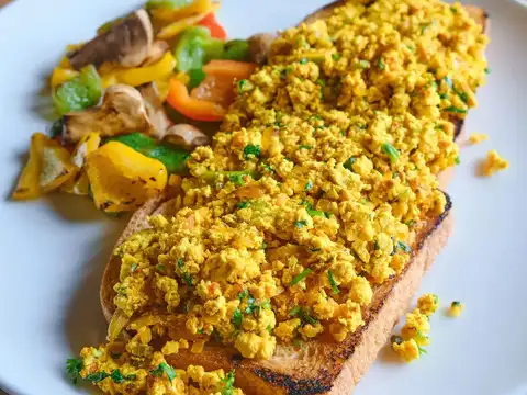 Tofu scramble with vegetables