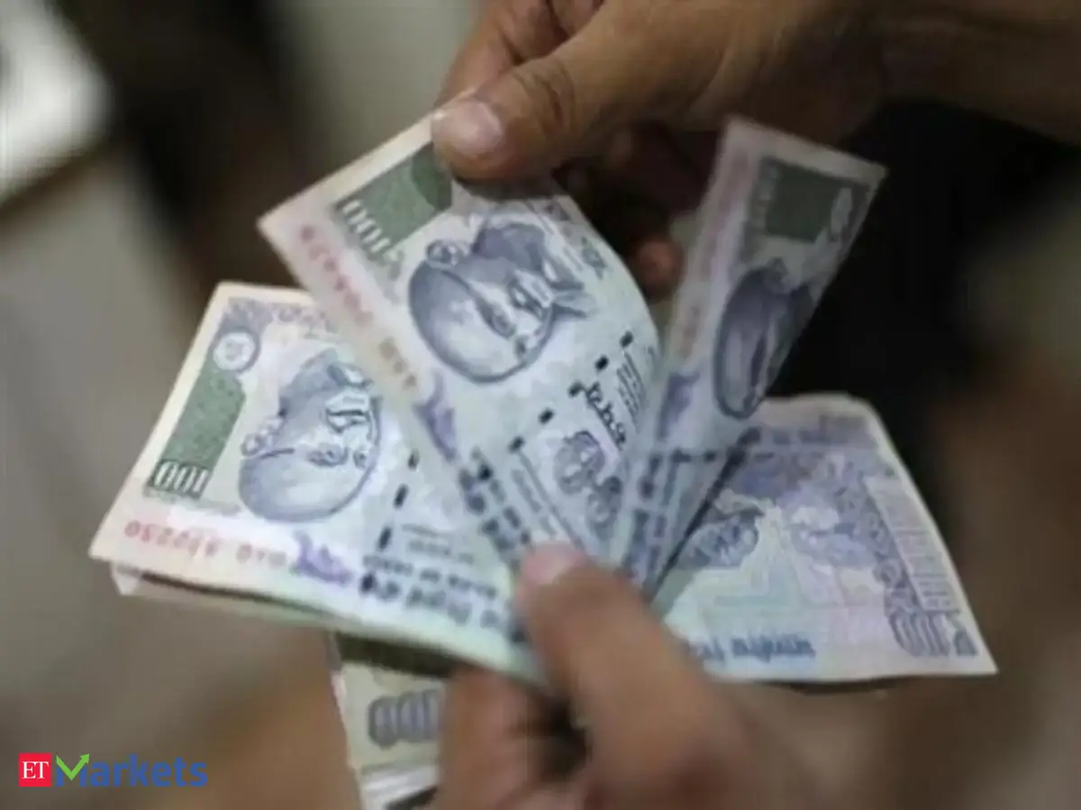 Rupee faces pressure as RBI defends 95.45 against dollar amid rising crude oil prices