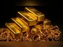 Gold edges higher on softer dollar as rate-hike expectations ease<br>
