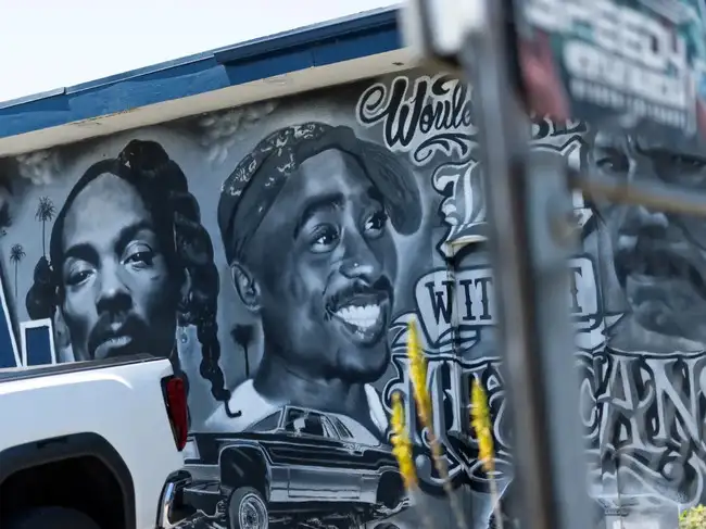 Tupac Shakur Mural