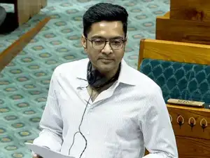 TMC MP Abhishek Banerjee moved the Calcutta High Court for an urgent hearing on his plea against a private bank’s alleged freezing of his account, citing an upcoming overseas medical trip with Supreme Court permission.<br>