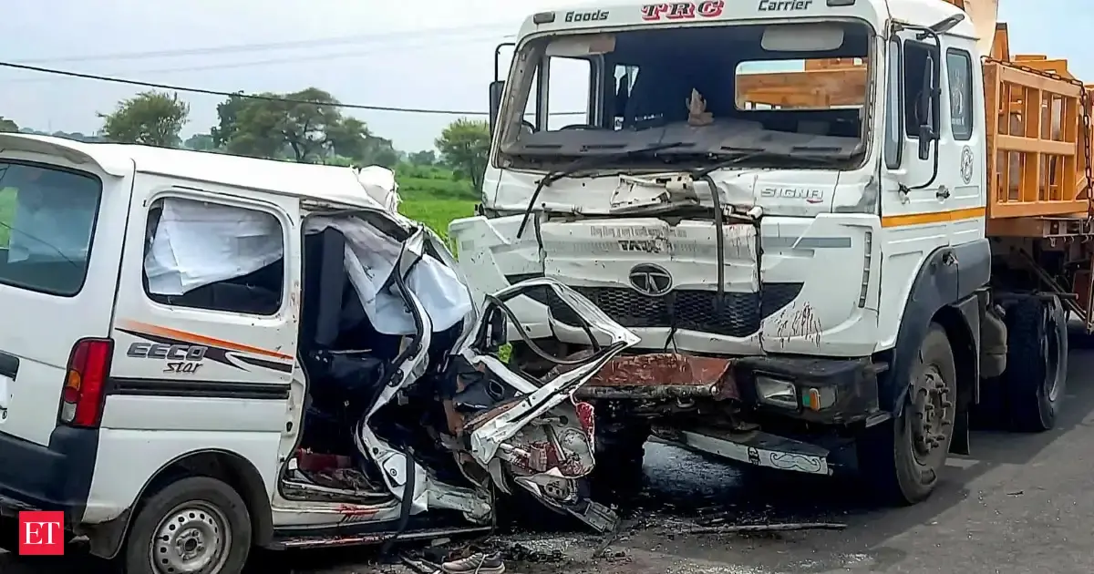 8 Labourers Killed Over 30 Injured As Pick Up Vehicle Collides With Truck In Mps Bhind