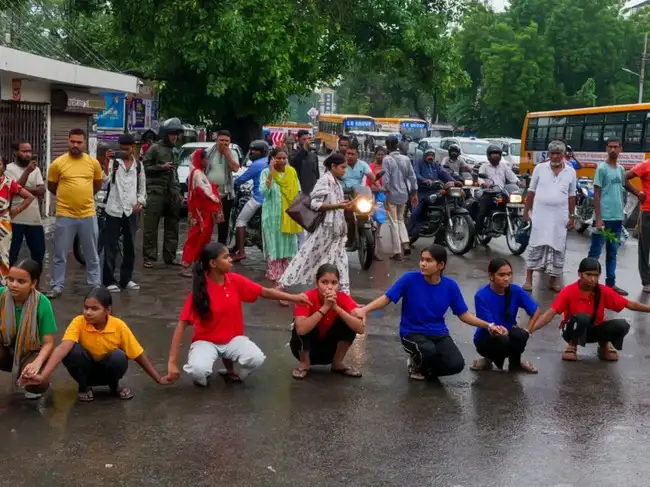 Students protest in Lucknow