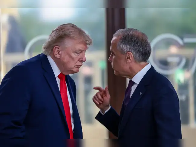 President Donald Trump speaks with Canadian Prime Minister Mark Carney<br>