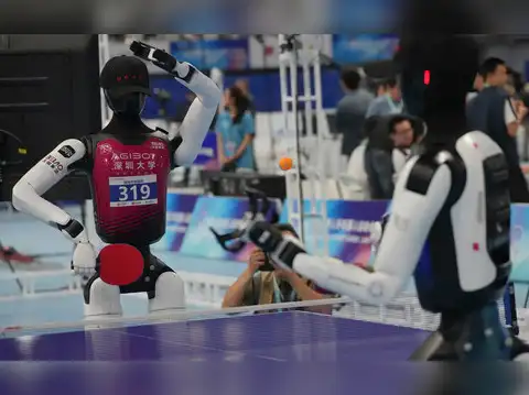 Robots play table tennis
