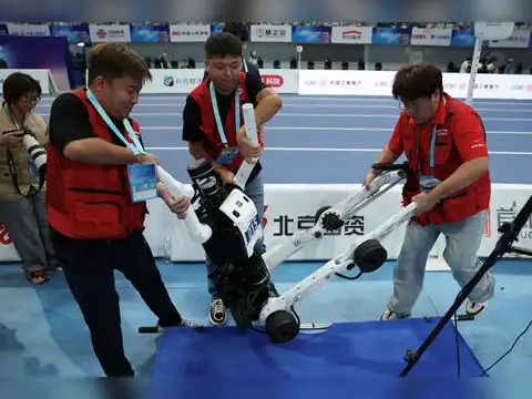 Robot falls after finishing a long jump
