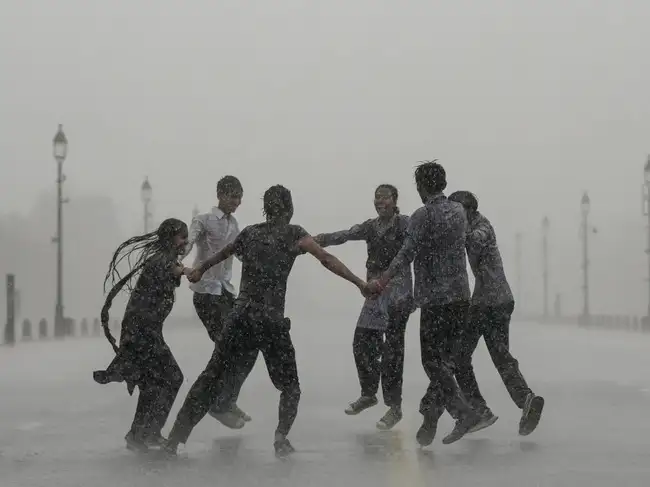 Delhi-NCR weather today August 25: Rain and thunderstorms likely in New Delhi, Noida, Gurgaon, Faridabad, Ghaziabad; check IMD forecast